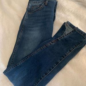 Anthro Pilcro Mid-Rise Skinny Jeans. Ankle slit. Perfect fit with stretch.